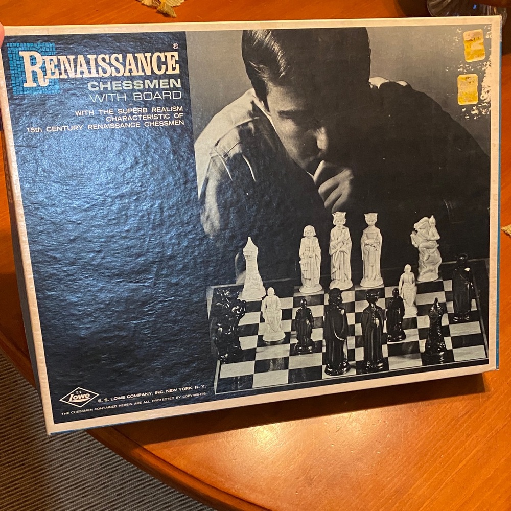 Vintage Renaissance 1950s Classic Chessmen Game with B/W Board Original Box EUC - Picture 2 of 16